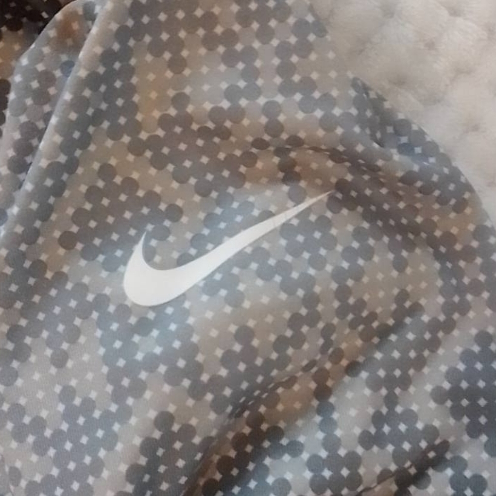 Nike half zip pullover. - Picture 3 of 4